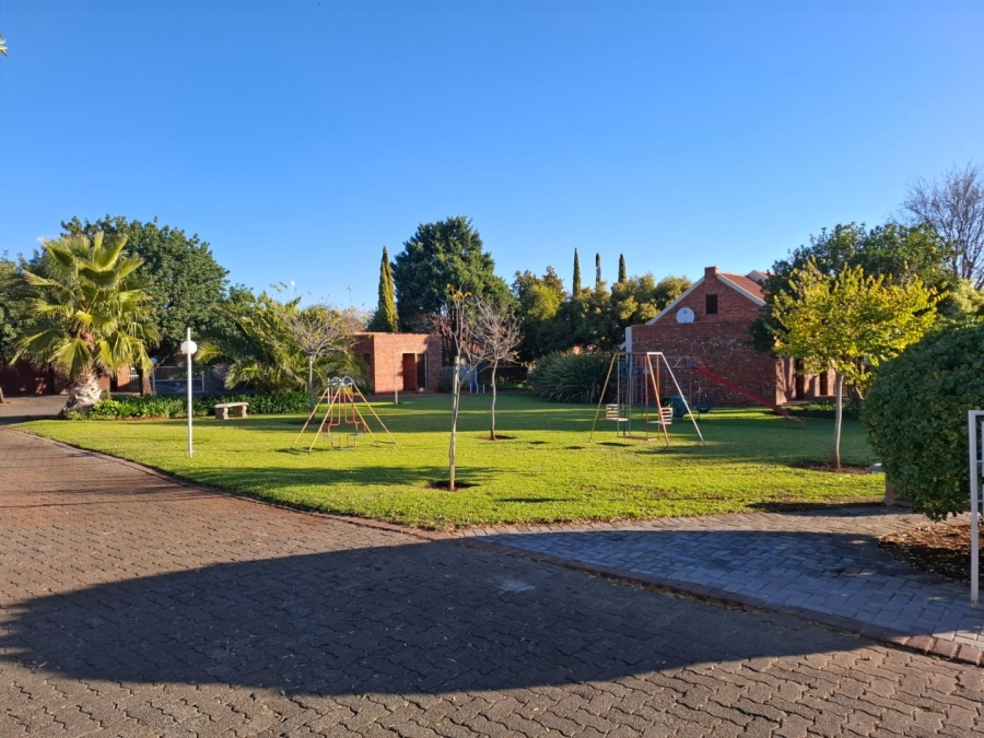 2 Bedroom Property for Sale in Langenhovenpark Free State